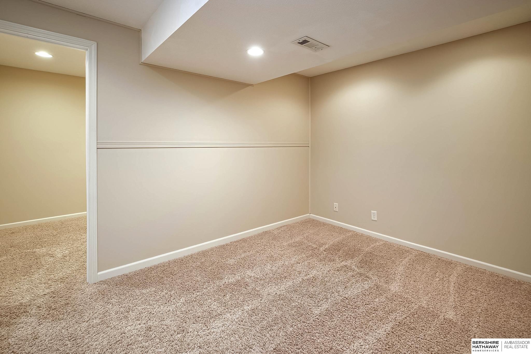 1643 S 154th Street