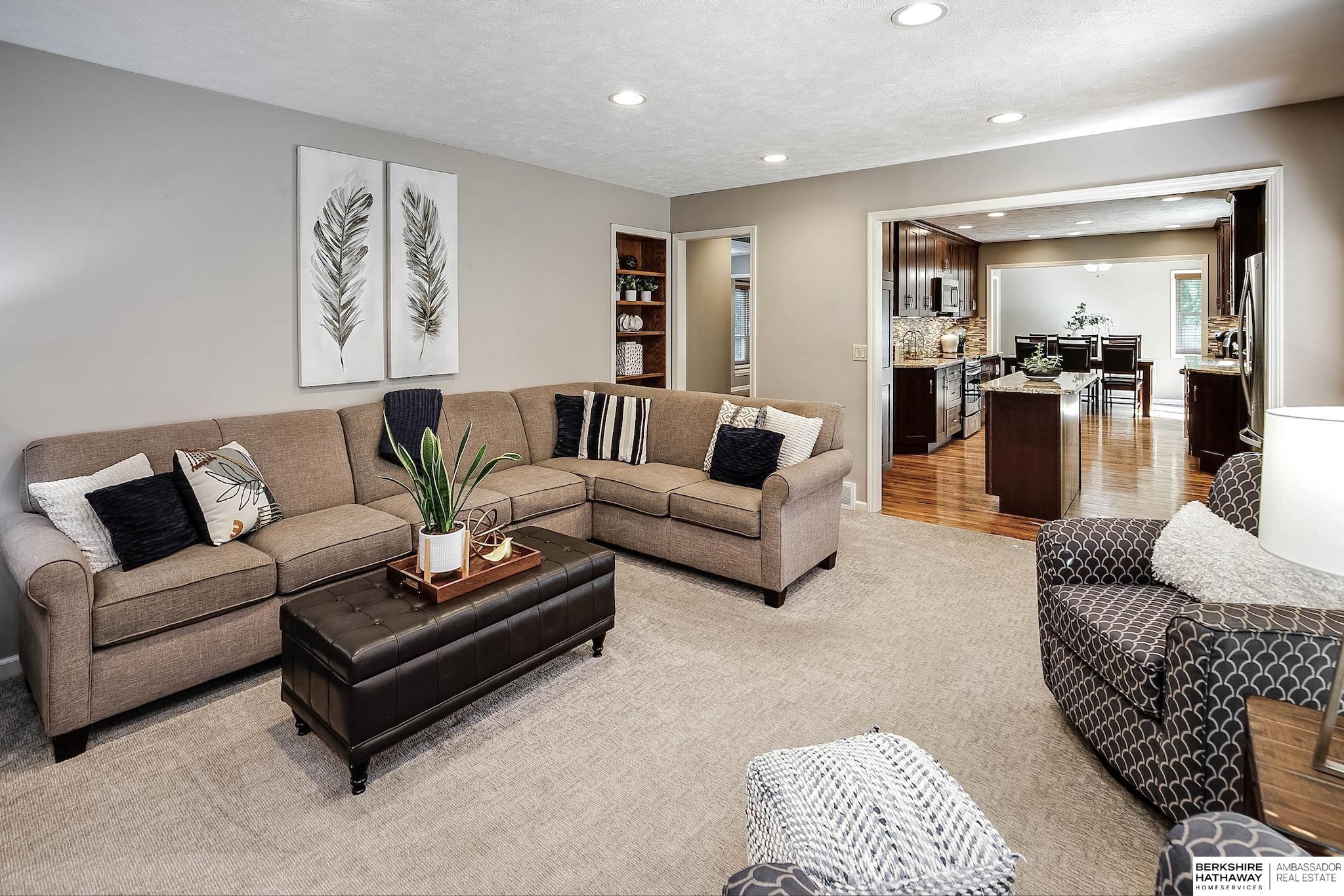 1643 S 154th Street