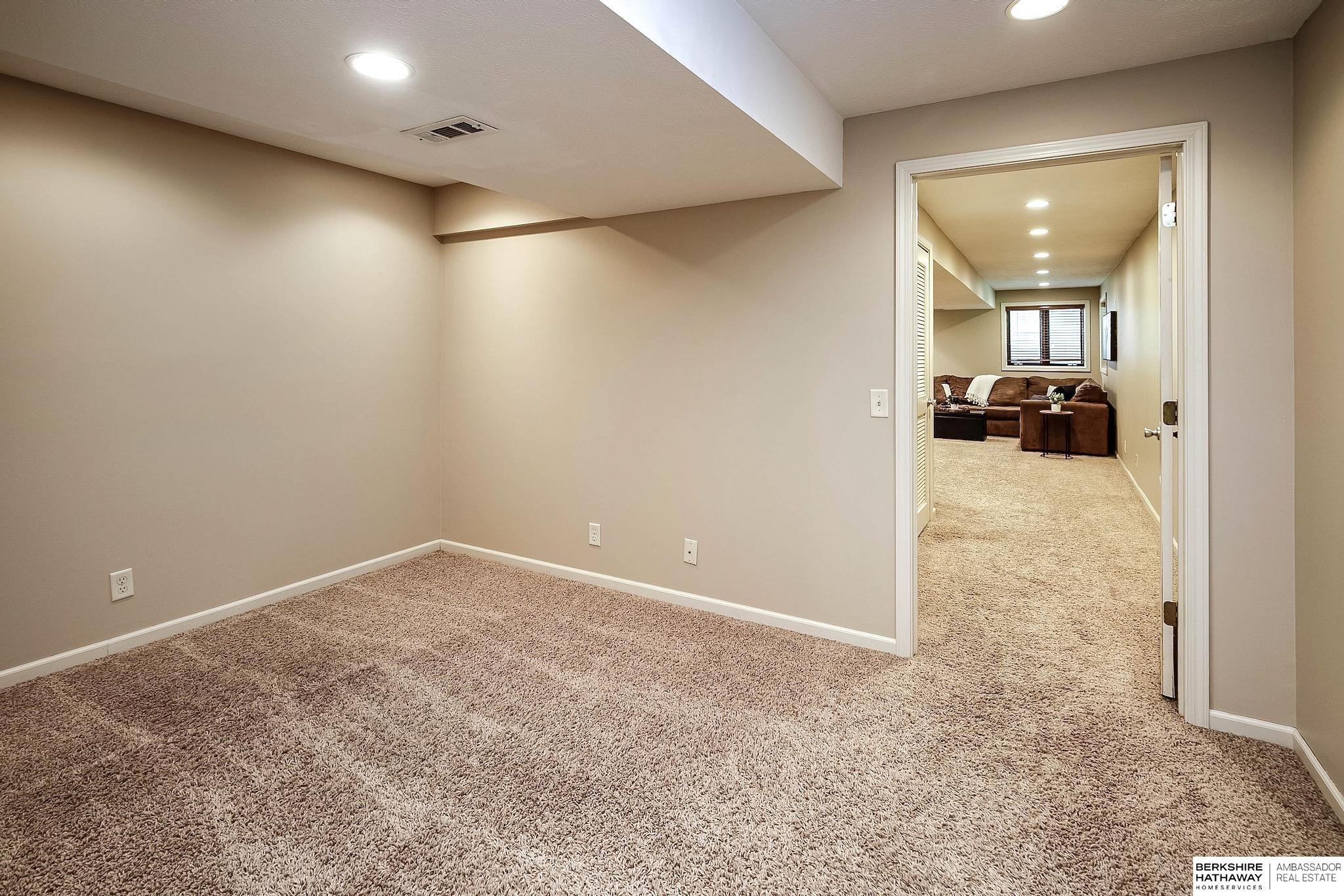 1643 S 154th Street