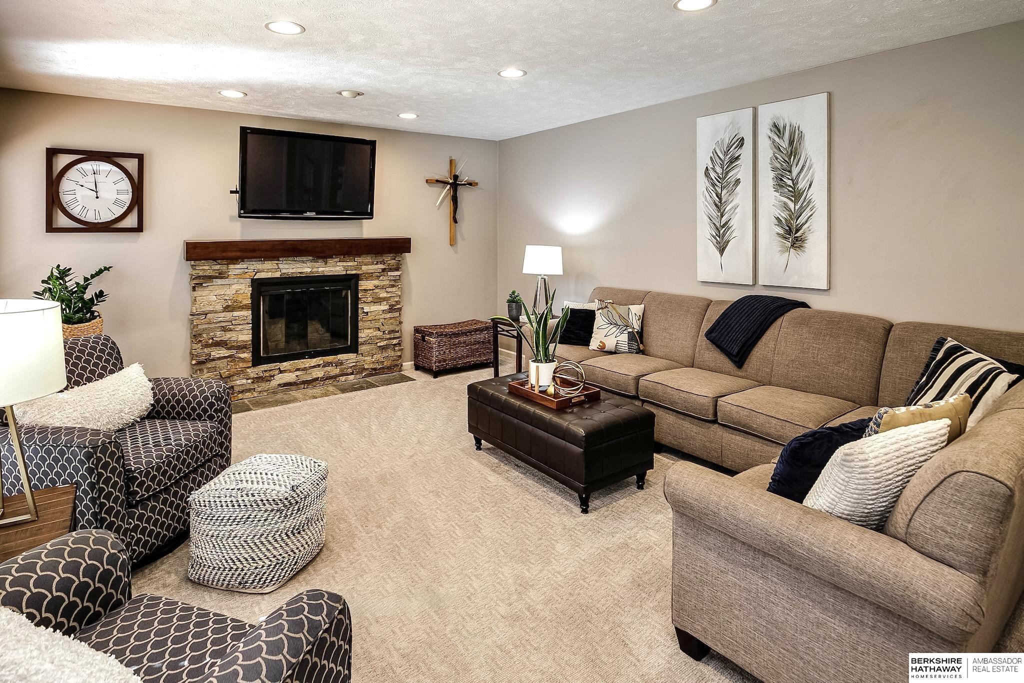 1643 S 154th Street