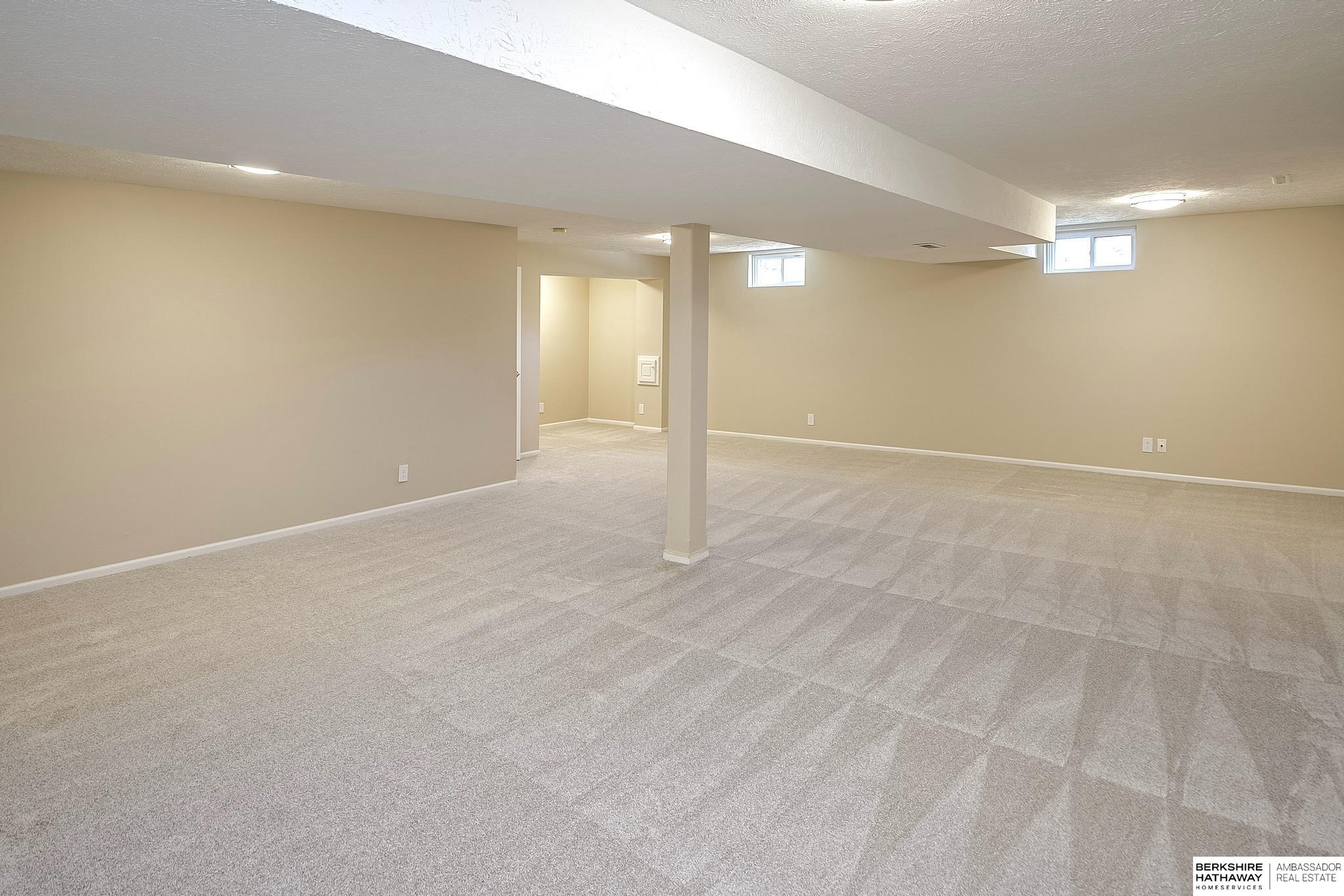 3323 N 122nd Circle