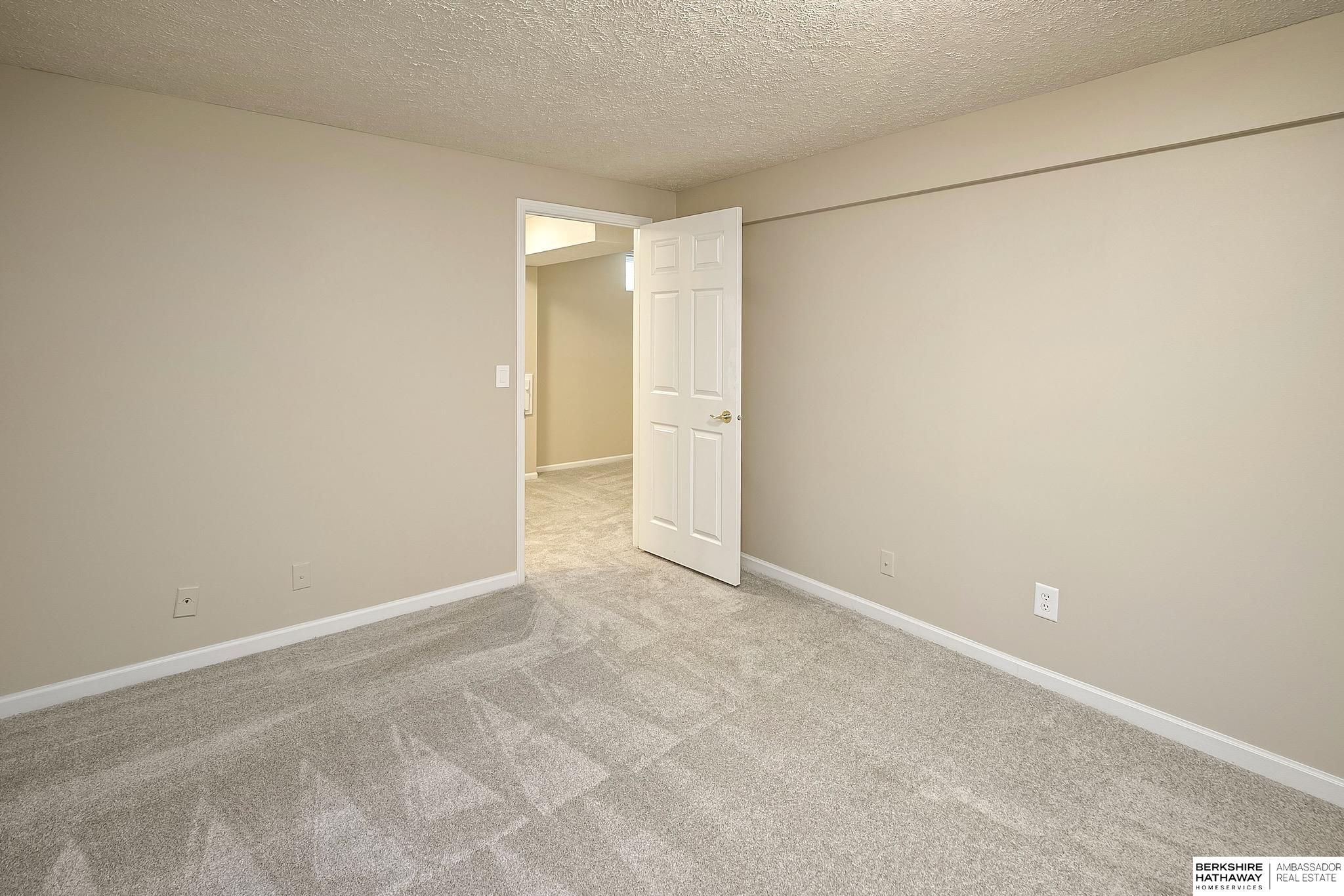 3323 N 122nd Circle