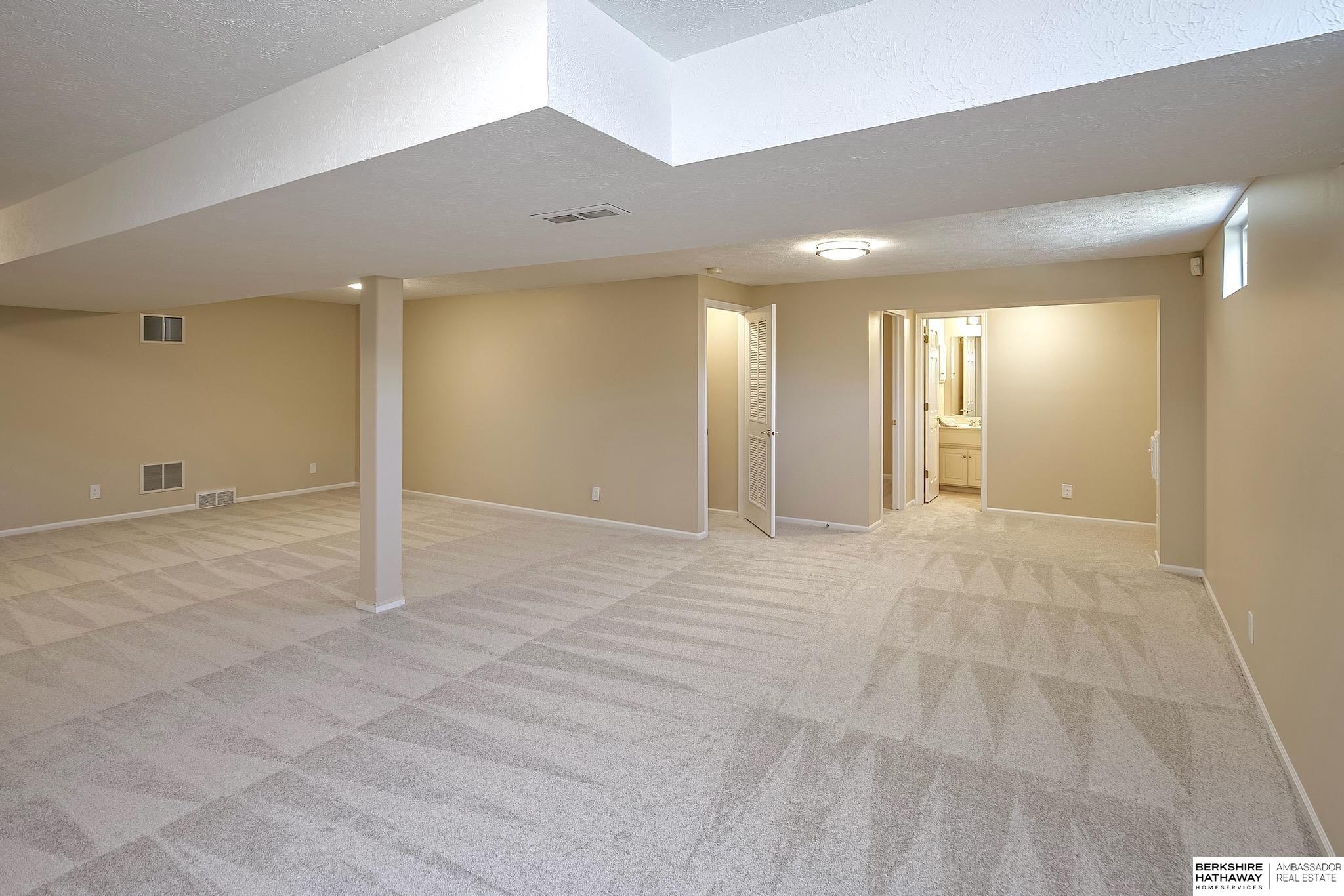 3323 N 122nd Circle