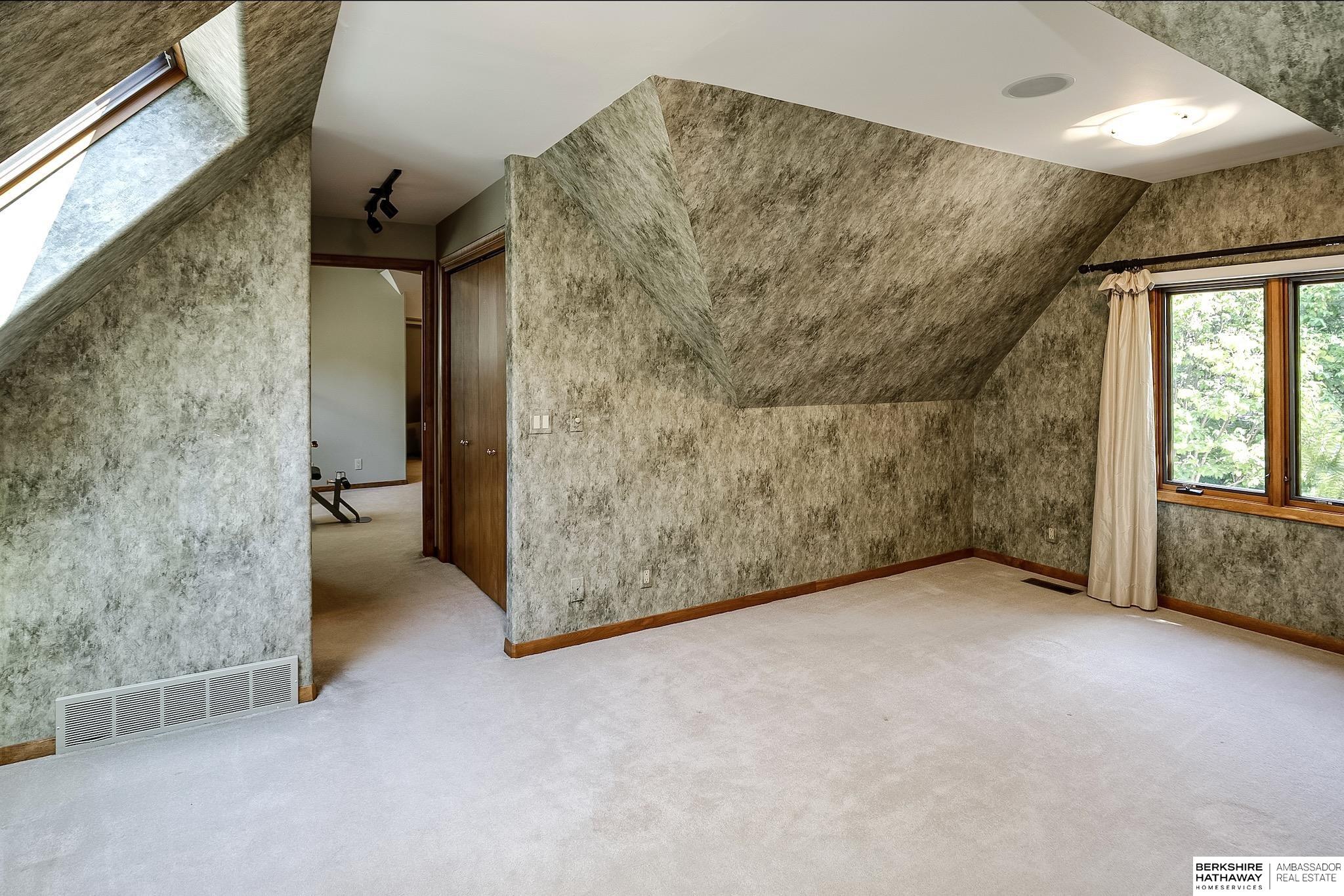 1108 S 113th Plaza