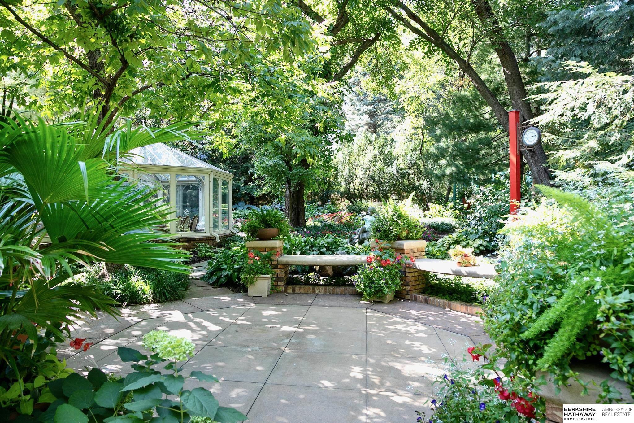 1108 S 113th Plaza