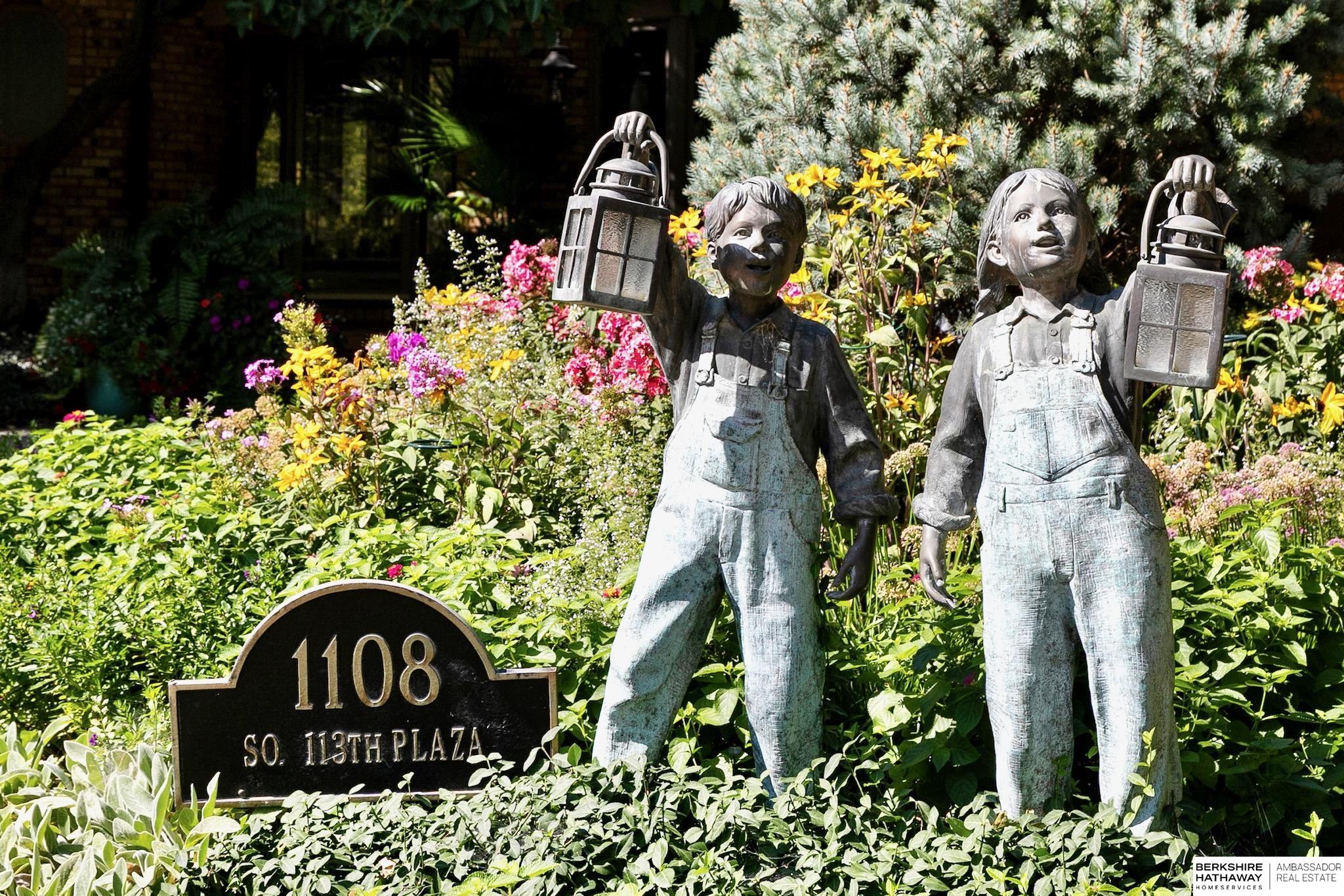 1108 S 113th Plaza