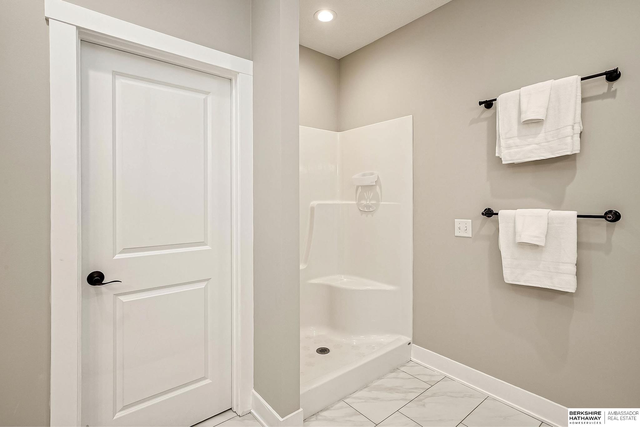 2712 Viking Circle