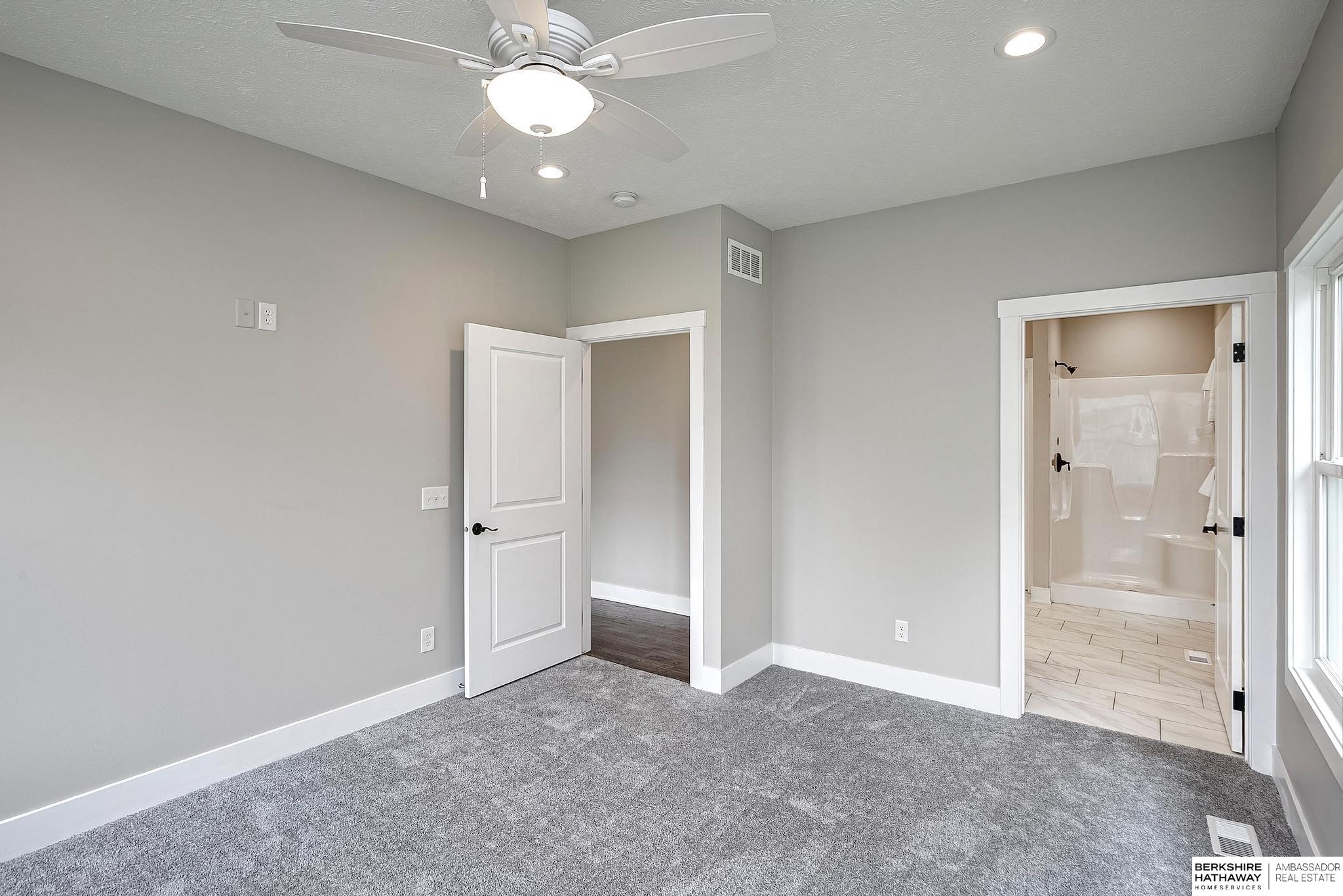 2712 Viking Circle
