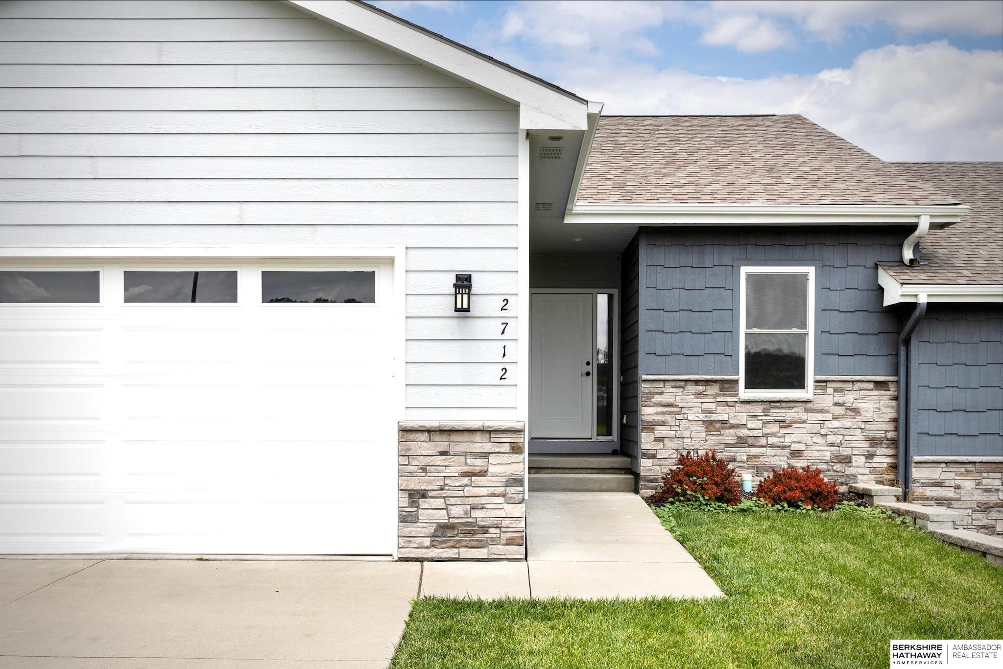 2712 Viking Circle