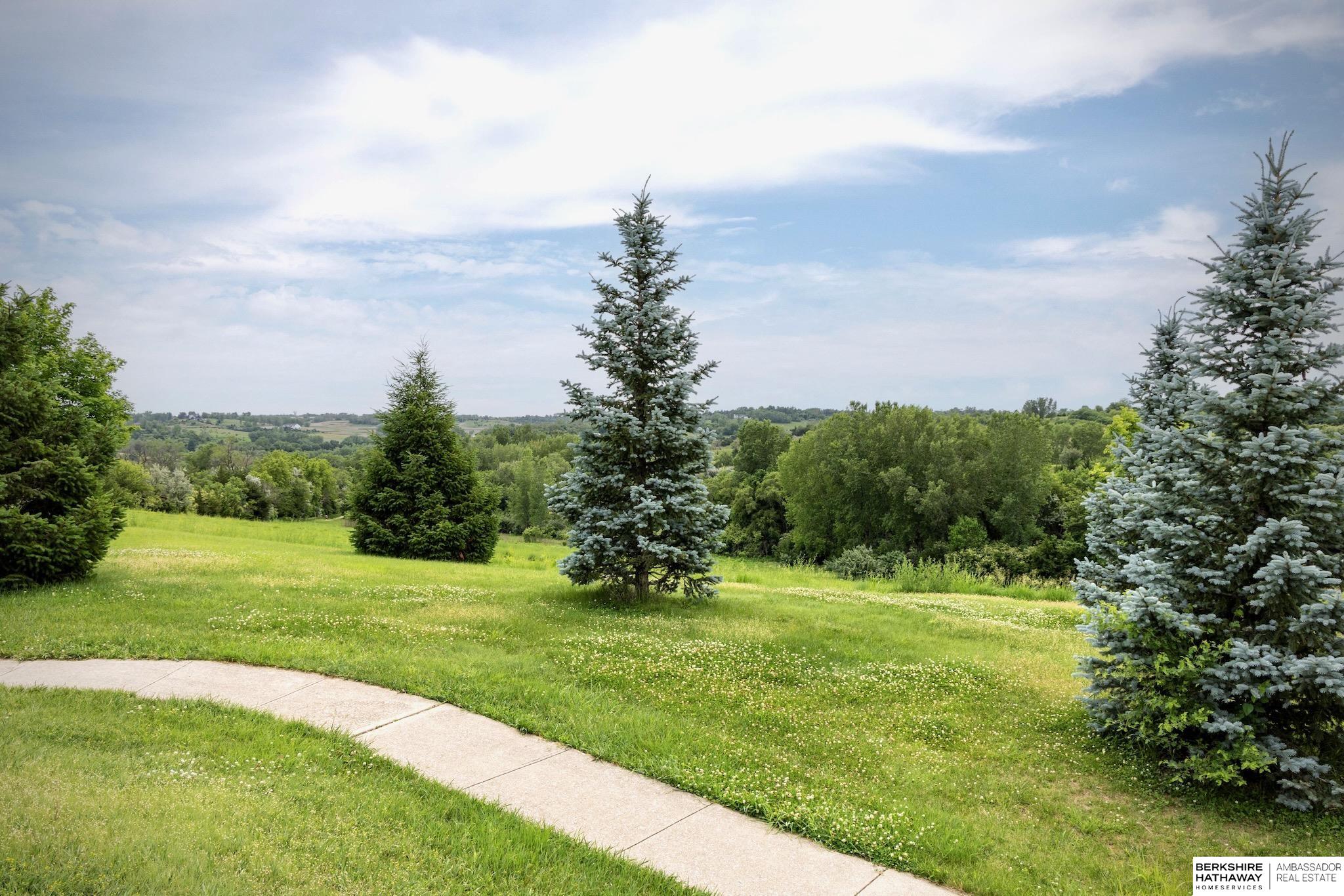 2712 Viking Circle