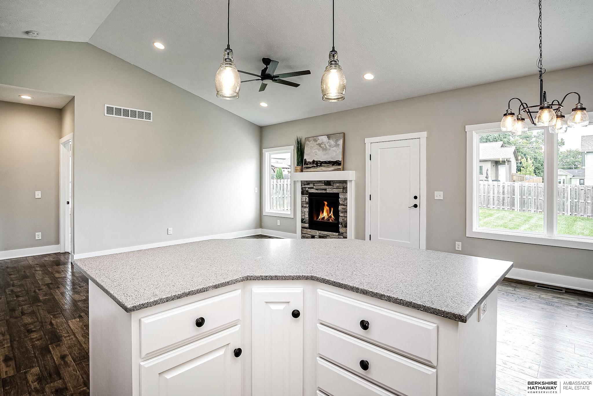 2712 Viking Circle