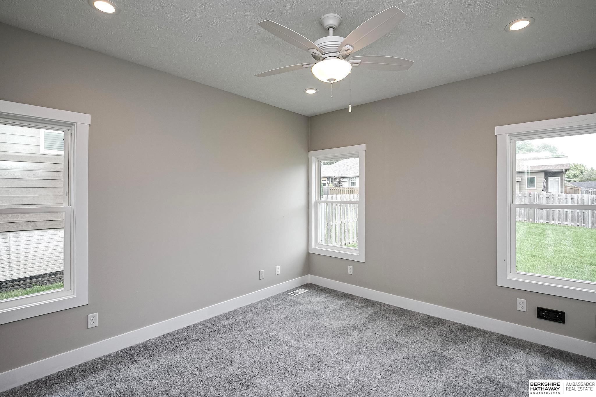 2712 Viking Circle