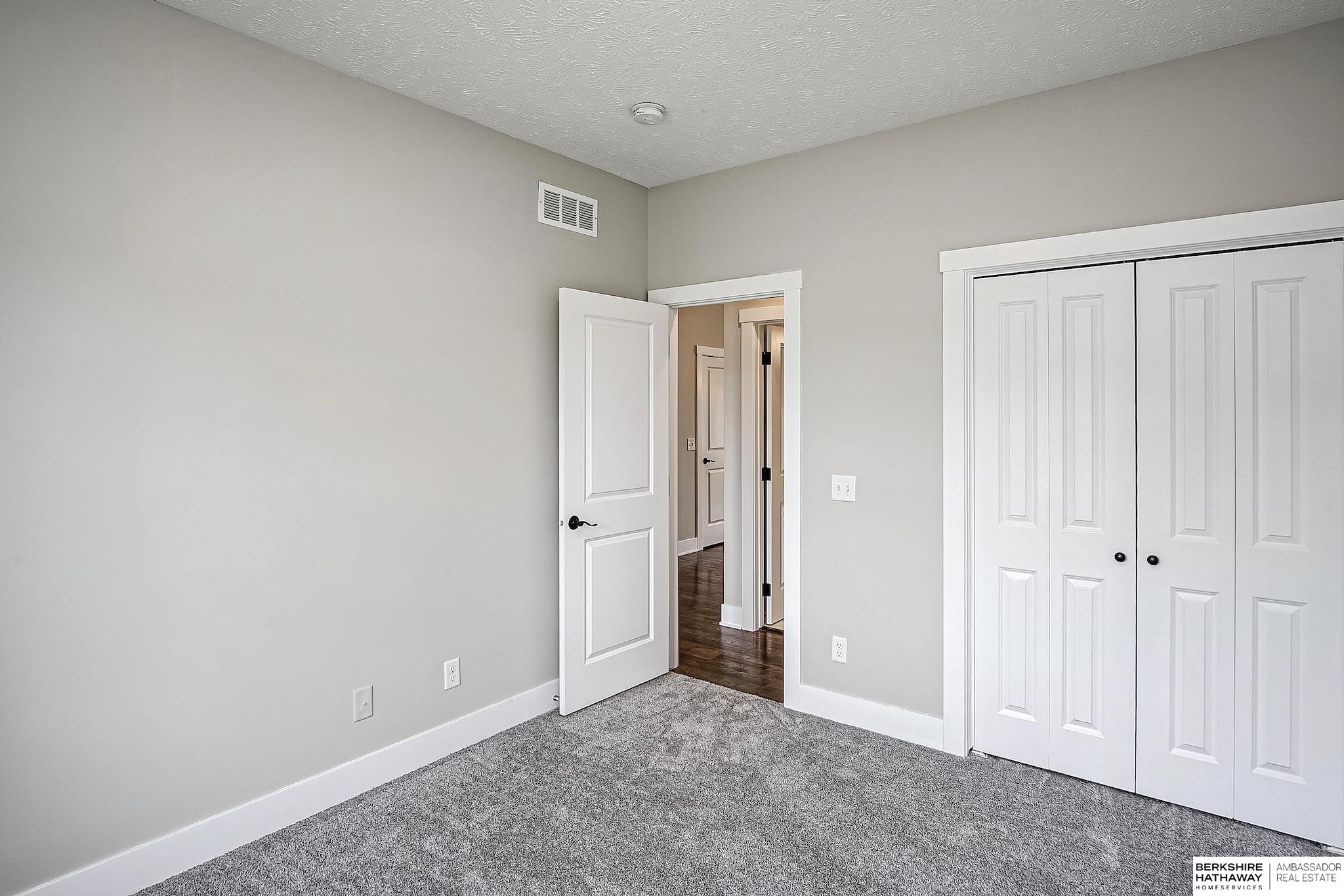 2712 Viking Circle