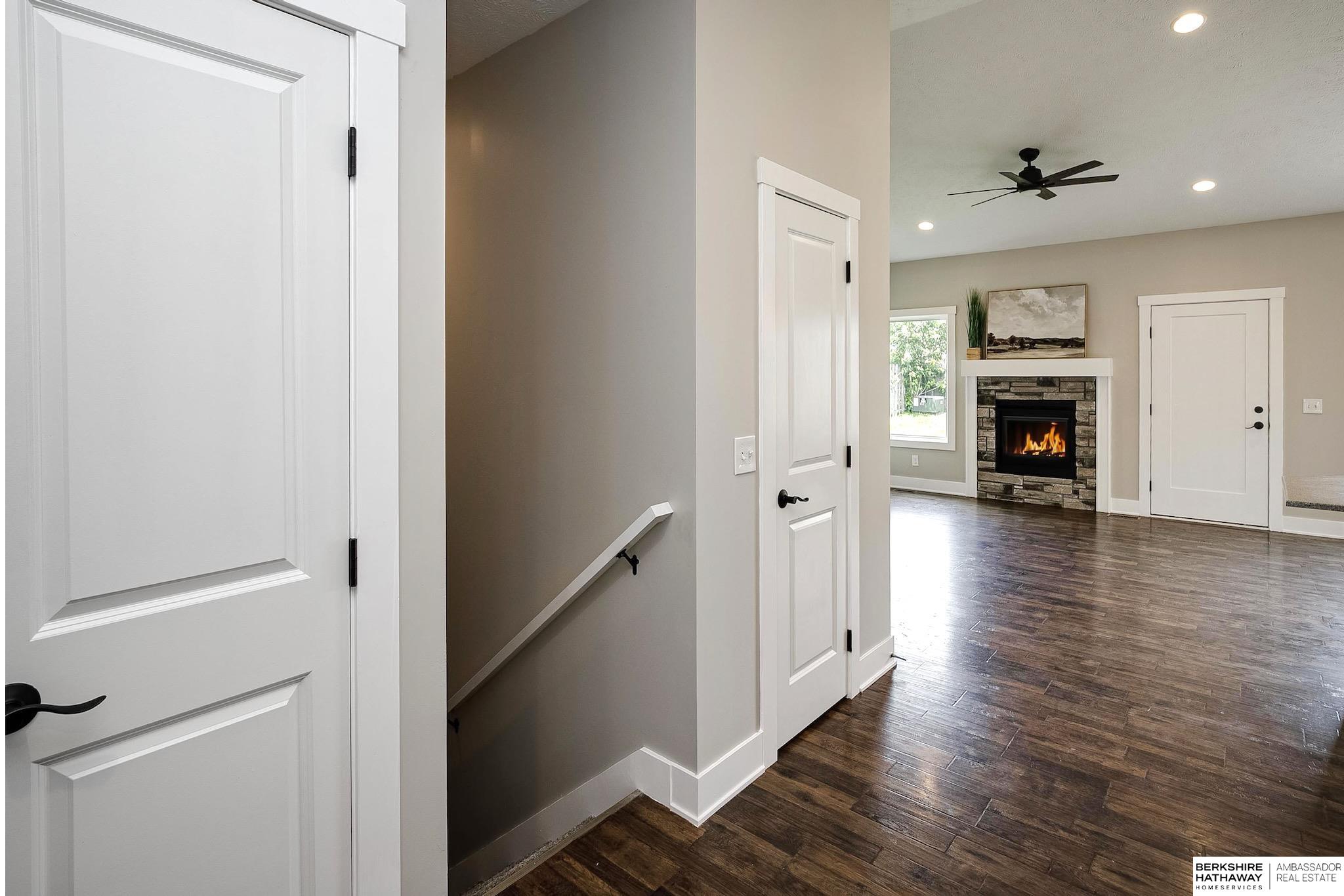 2712 Viking Circle