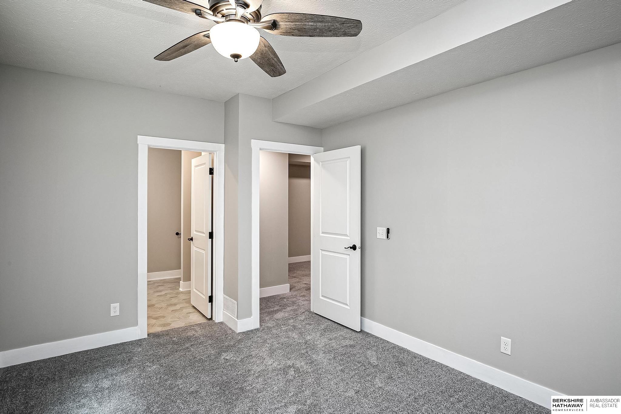 2712 Viking Circle