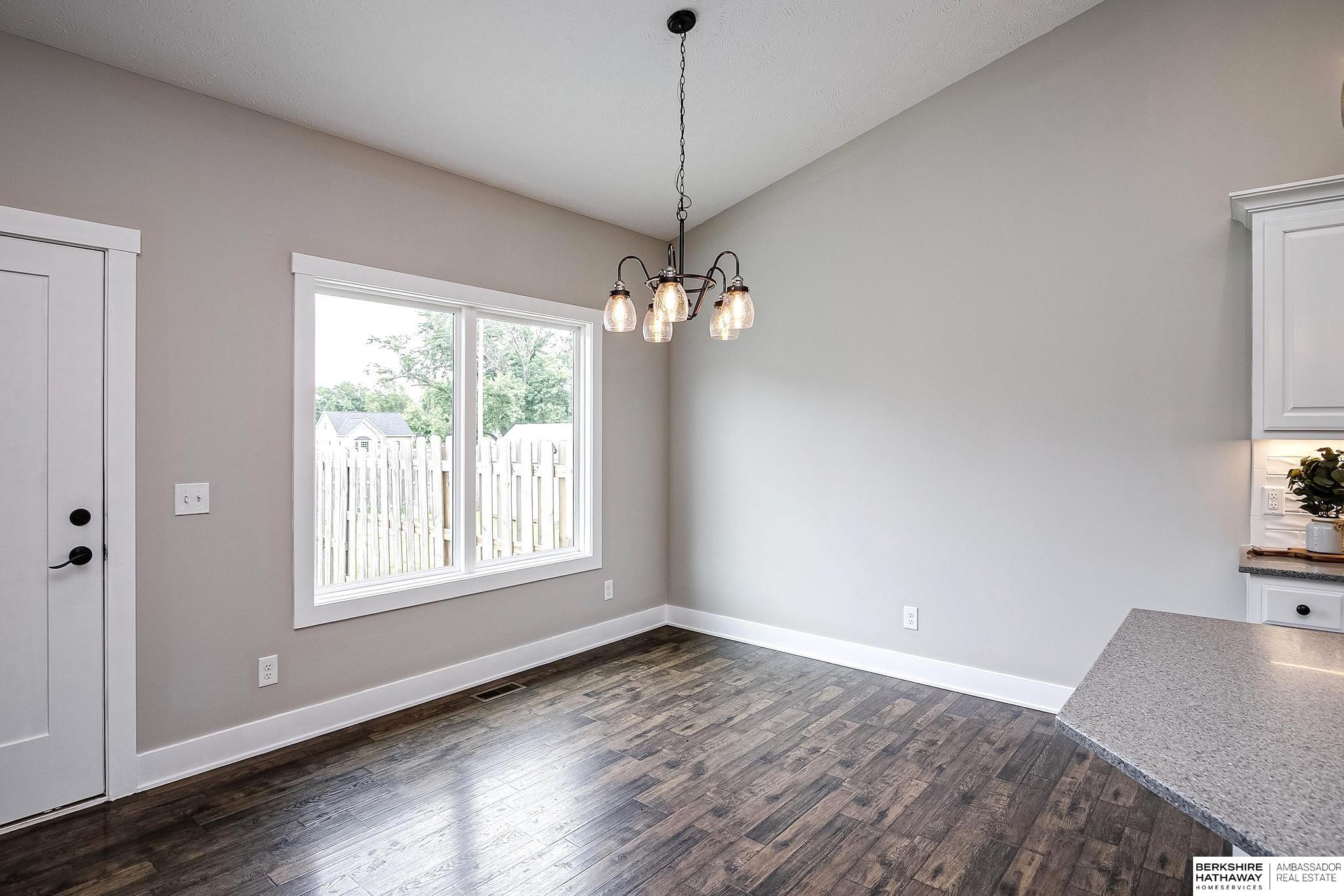 2712 Viking Circle
