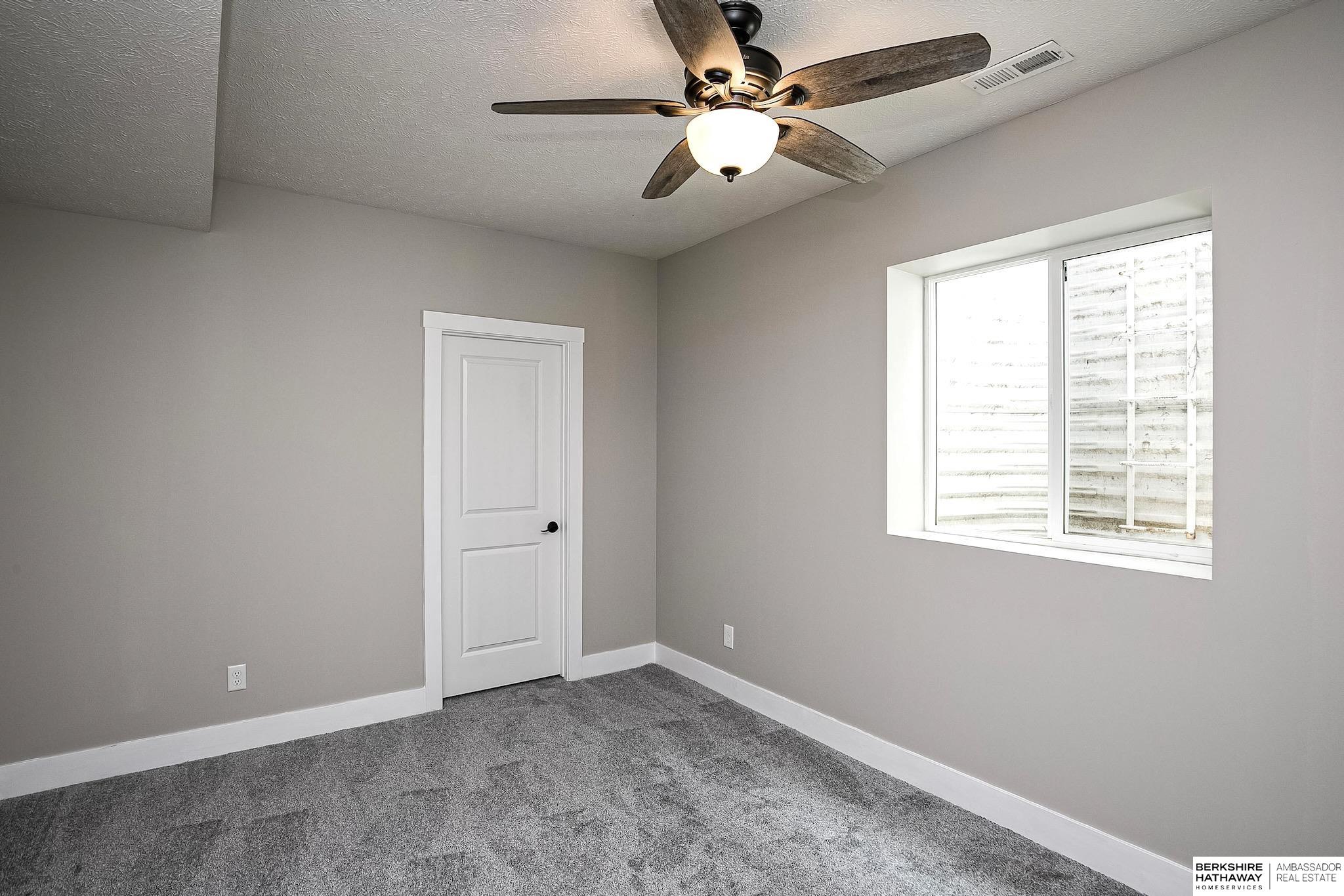 2712 Viking Circle
