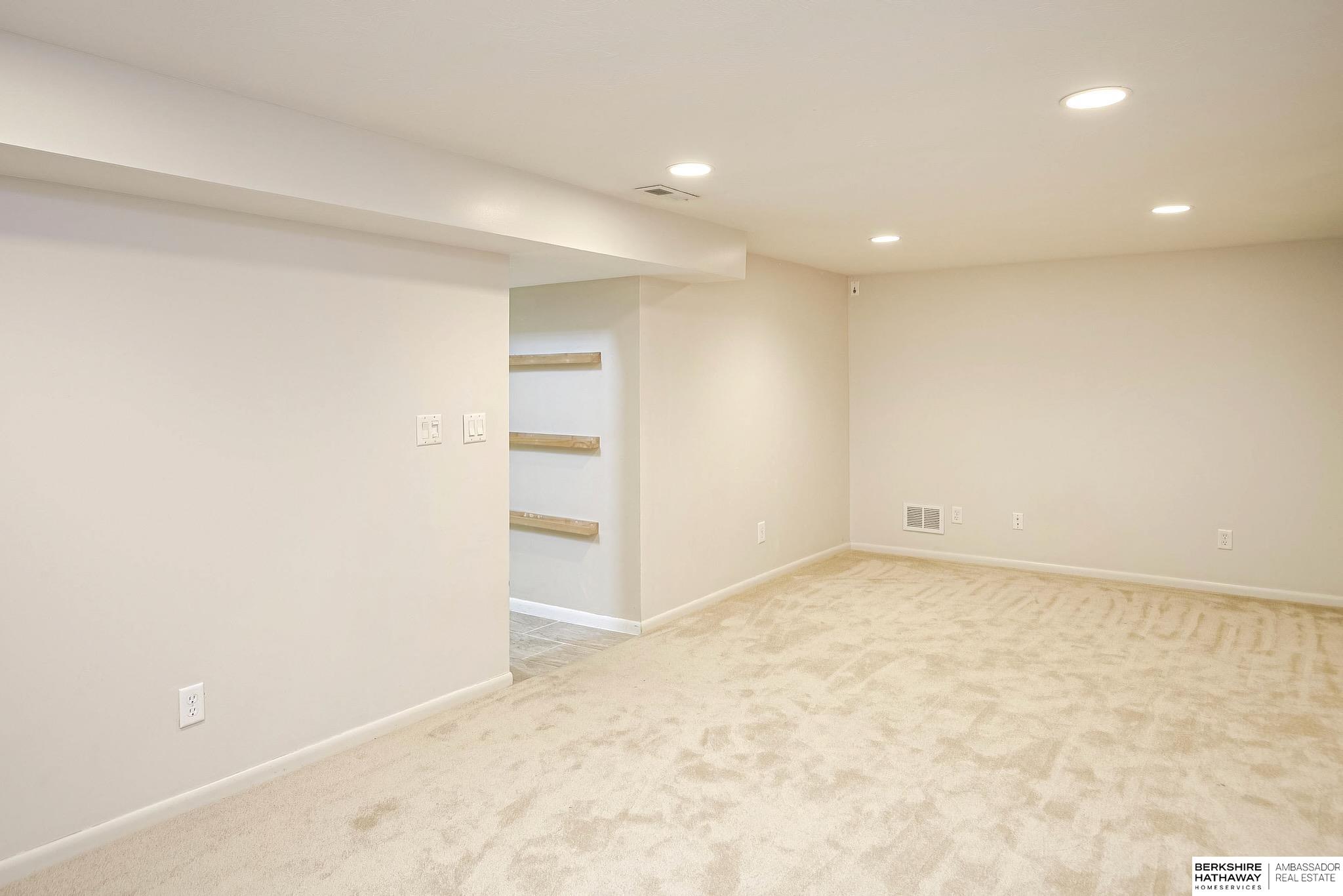 4721 Valley Road