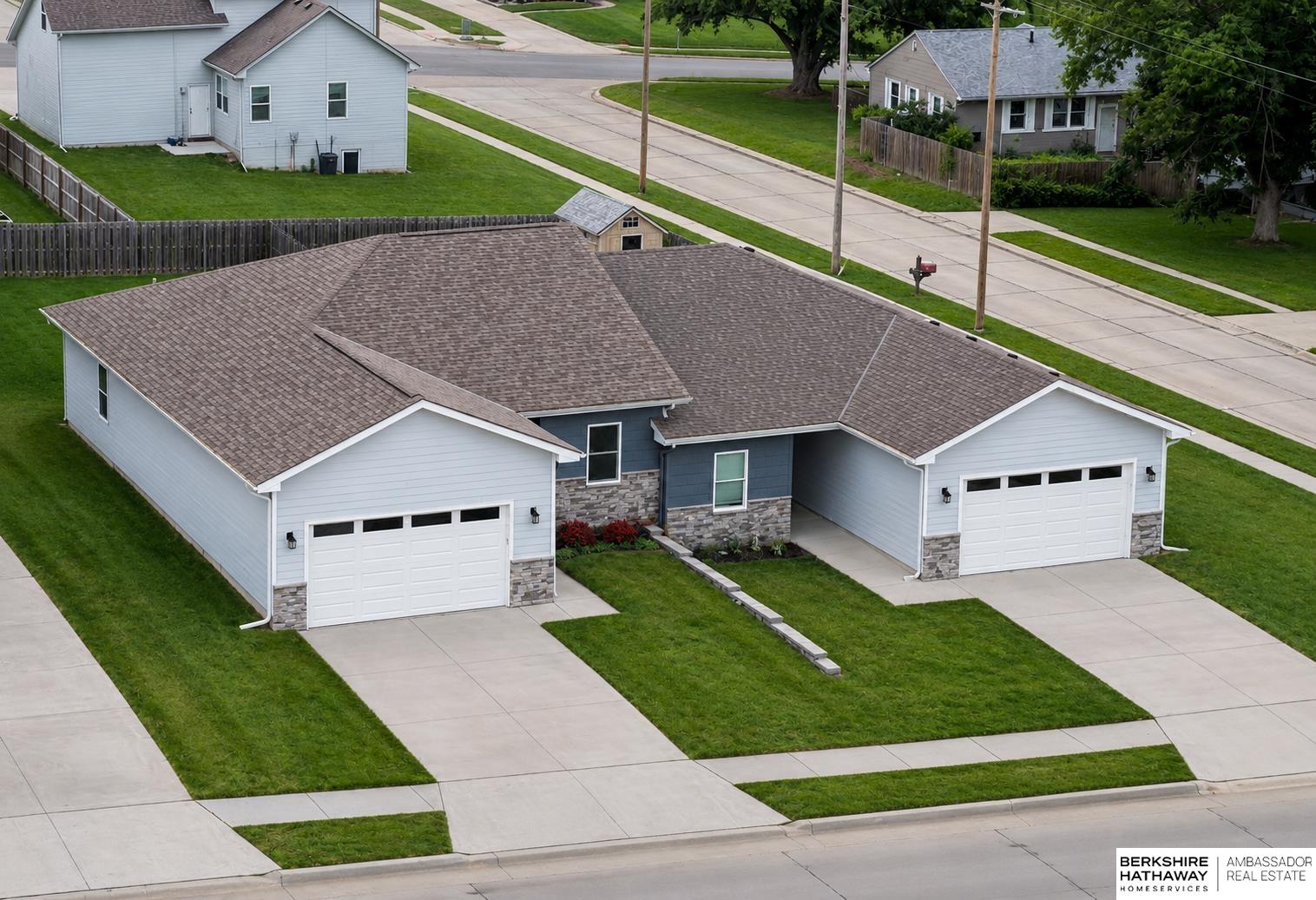 2708-2712 Viking Circle