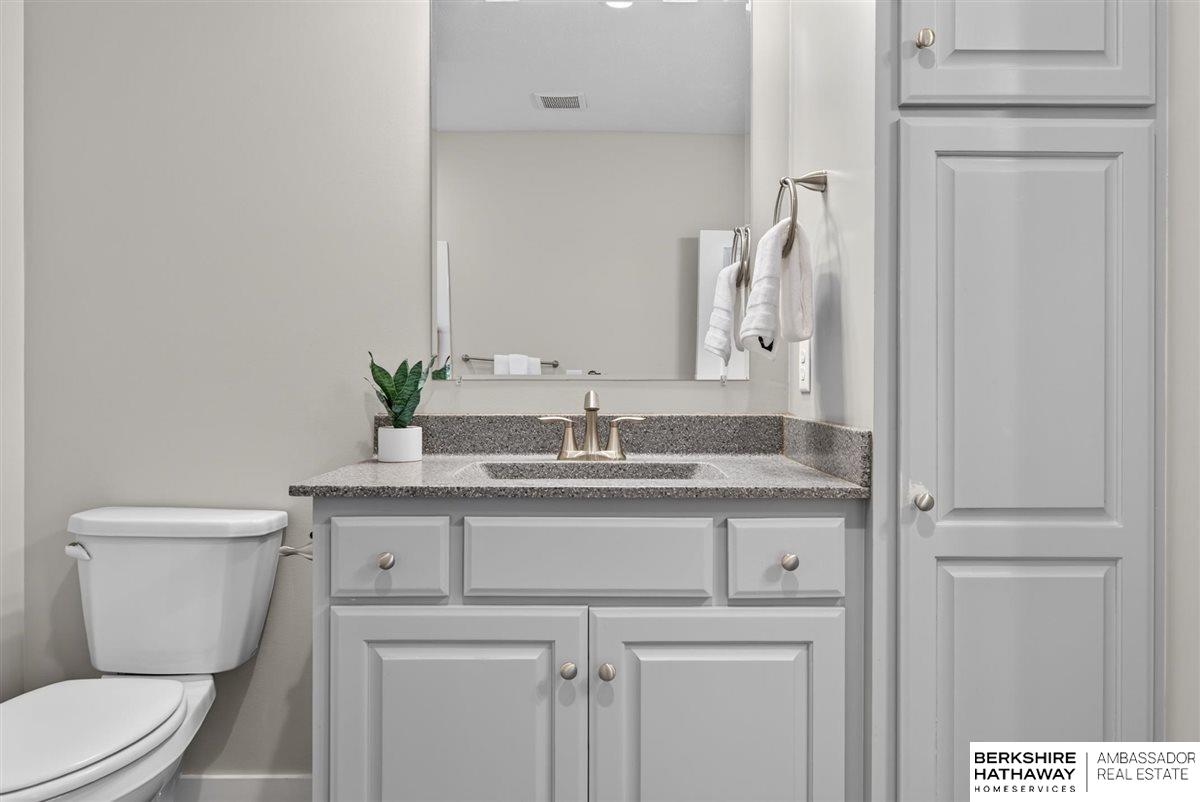 2708 Viking Circle