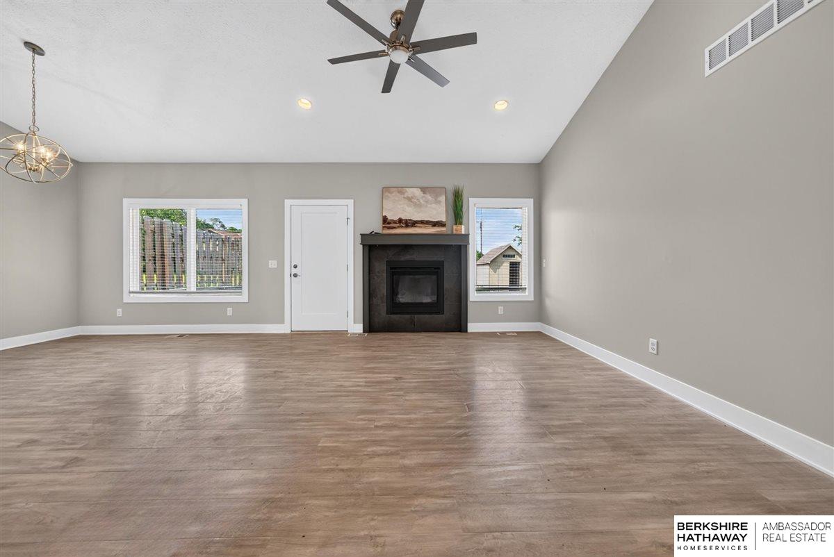 2708 Viking Circle