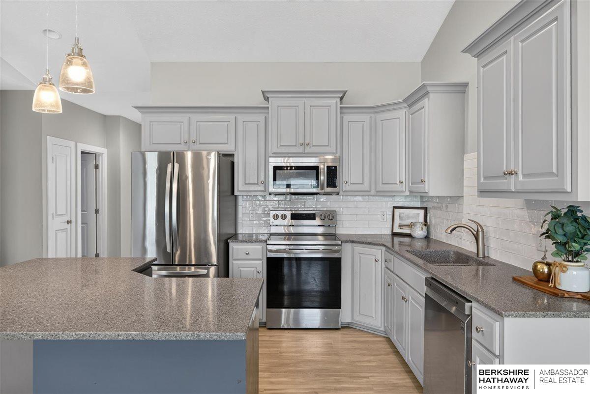 2708 Viking Circle