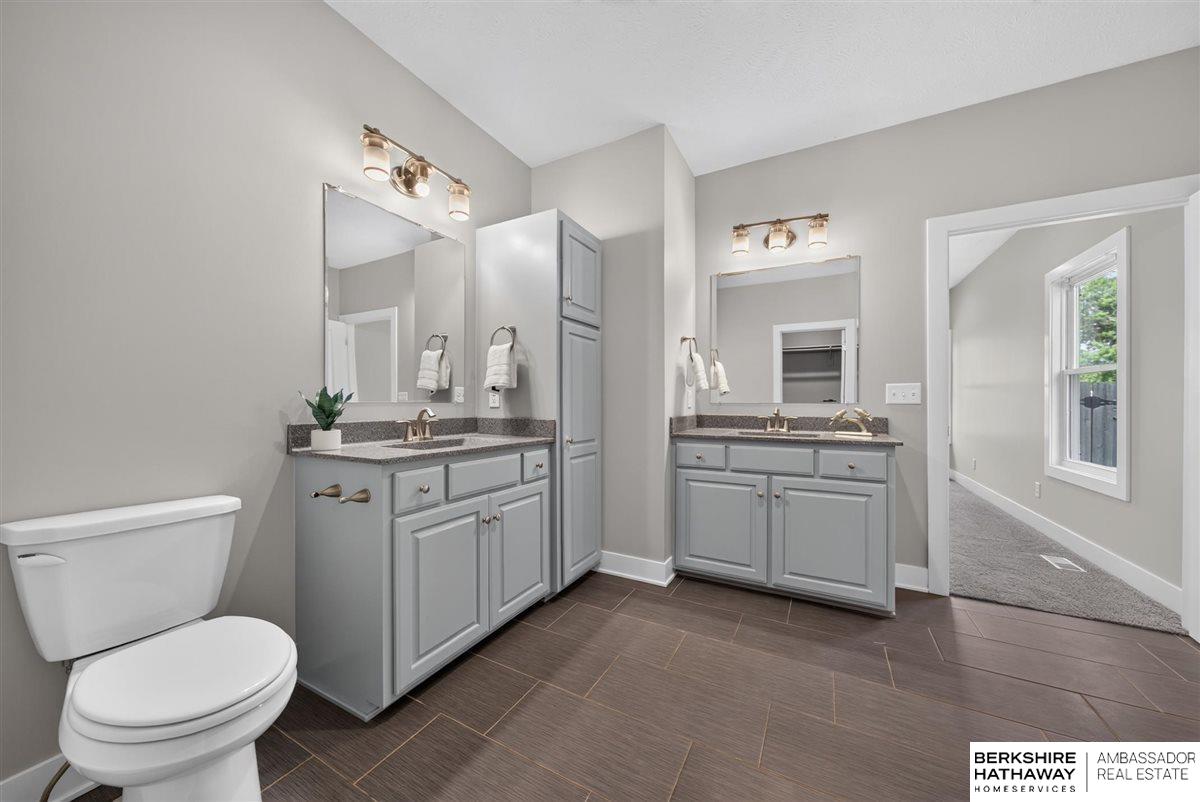 2708 Viking Circle