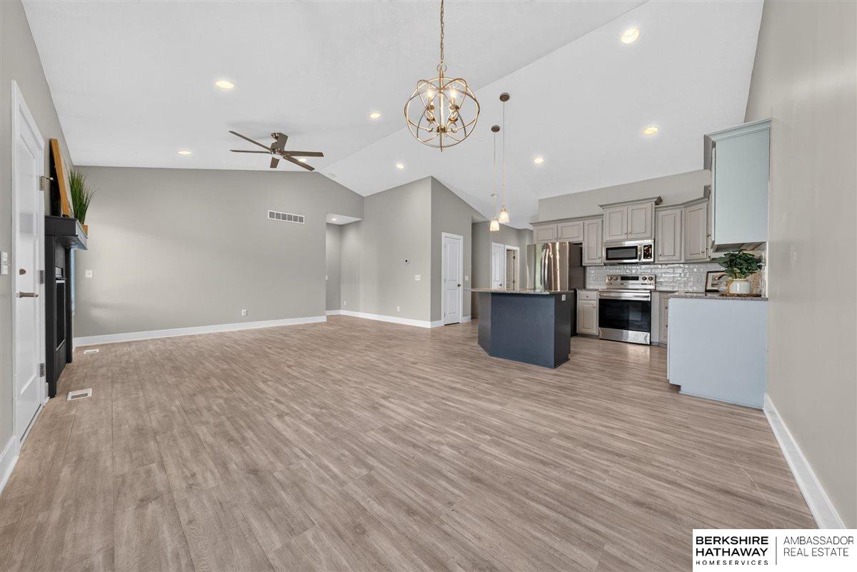 2708 Viking Circle