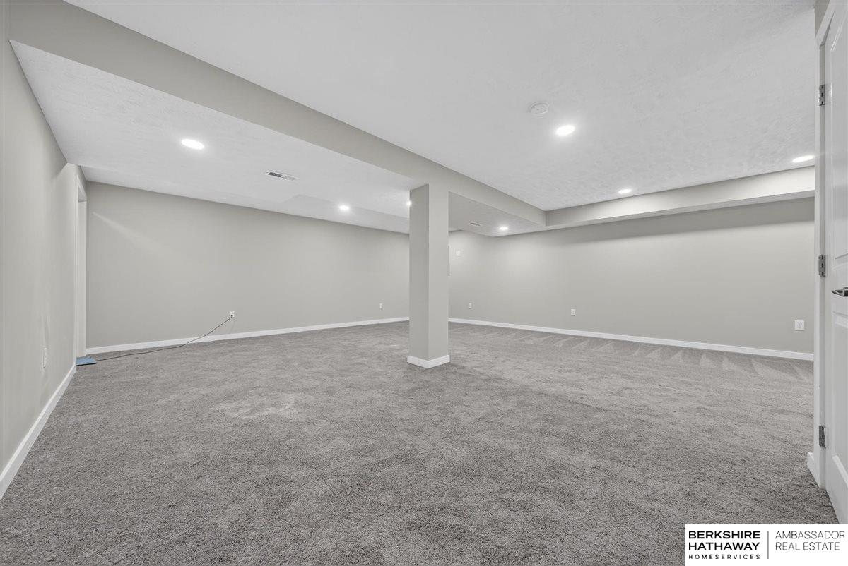 2708 Viking Circle
