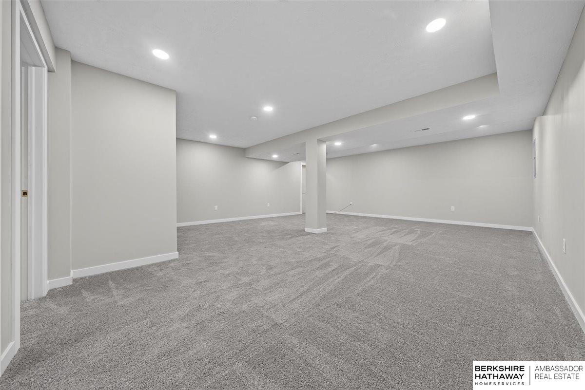 2708 Viking Circle