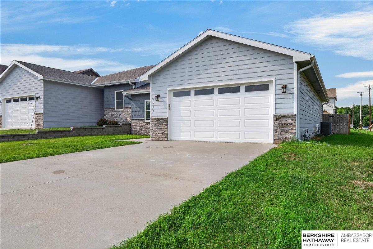 2708 Viking Circle