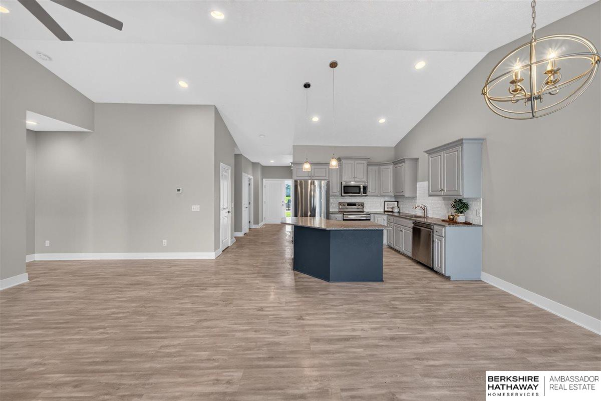 2708 Viking Circle