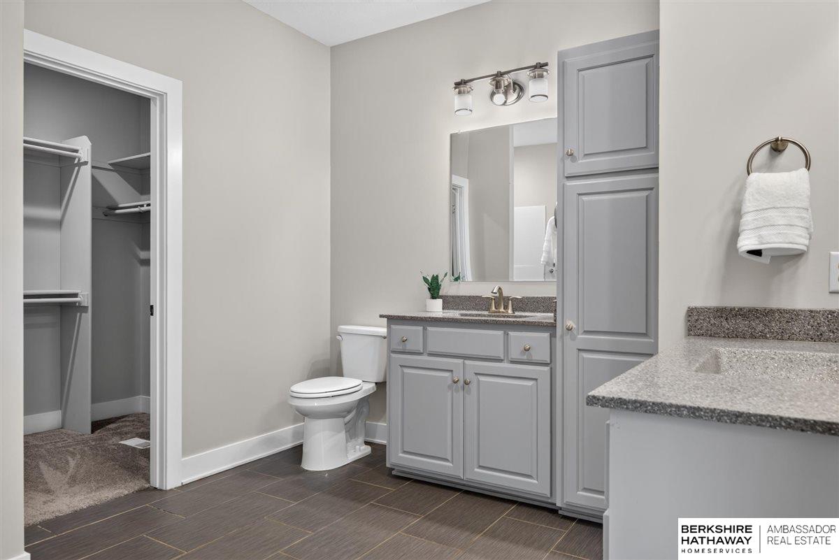 2708 Viking Circle