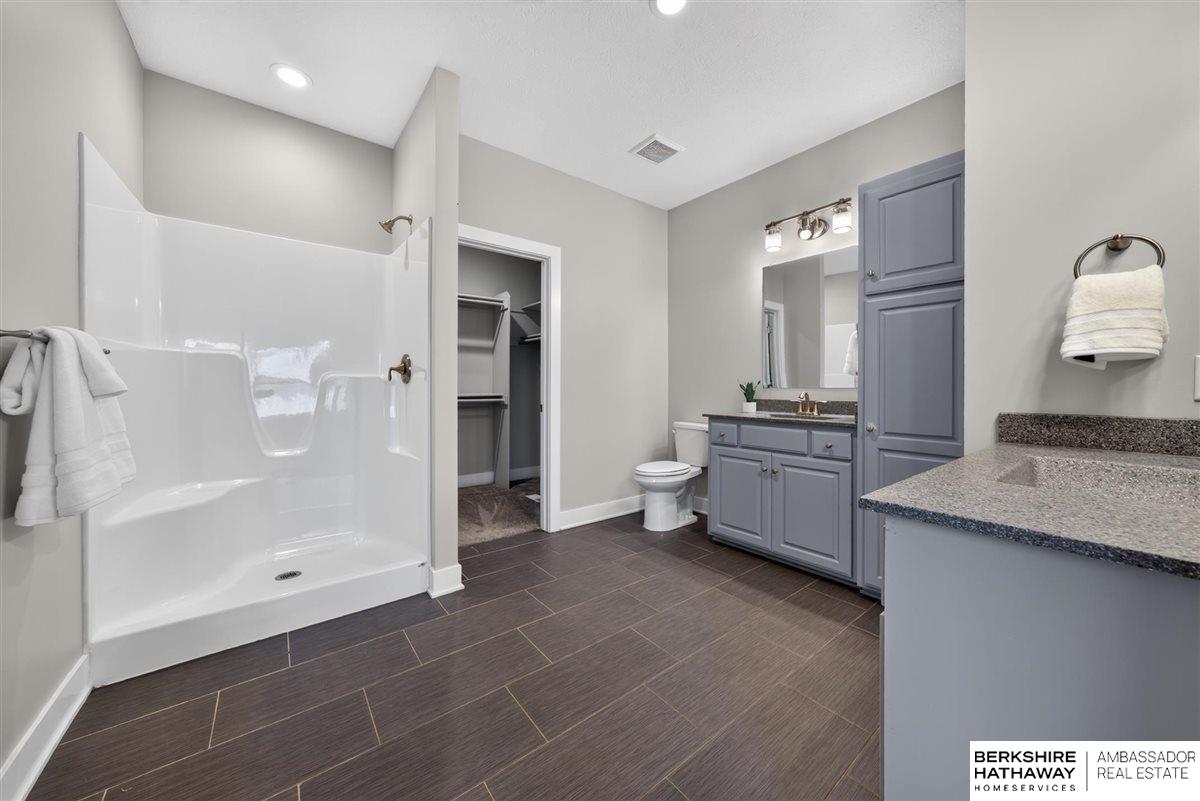 2708 Viking Circle