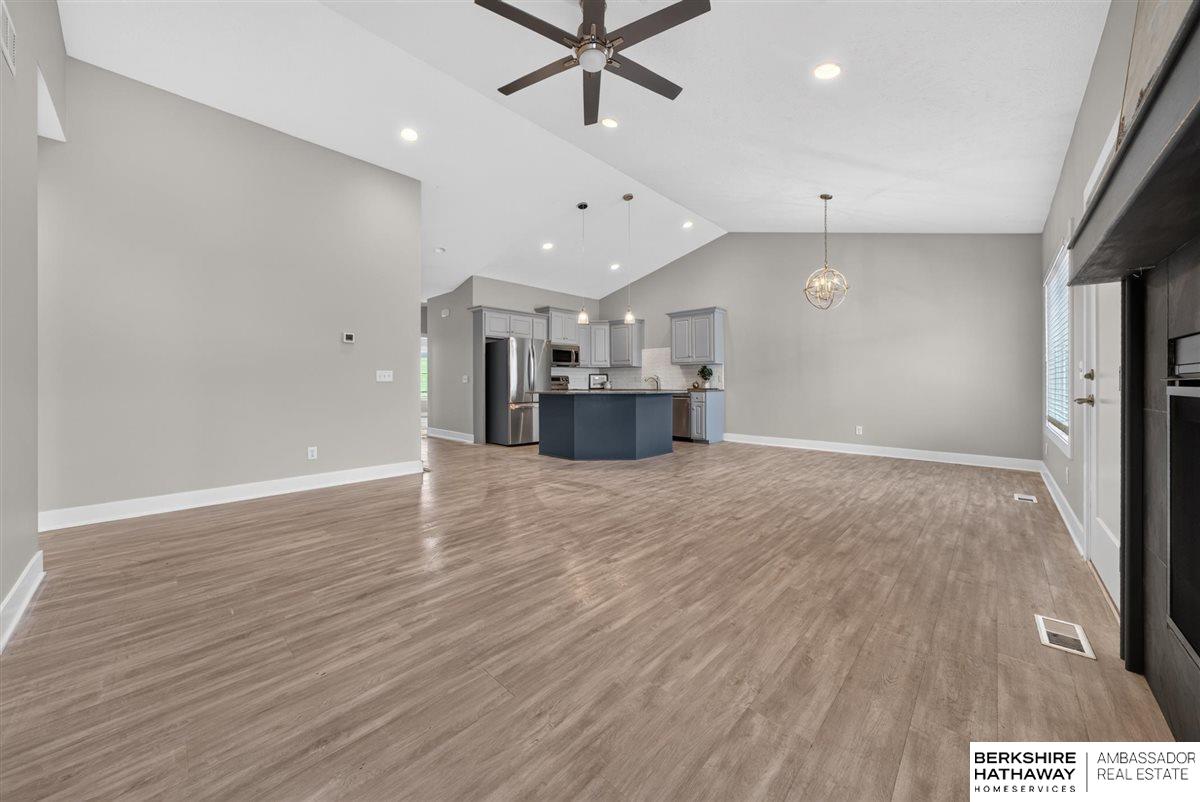 2708 Viking Circle