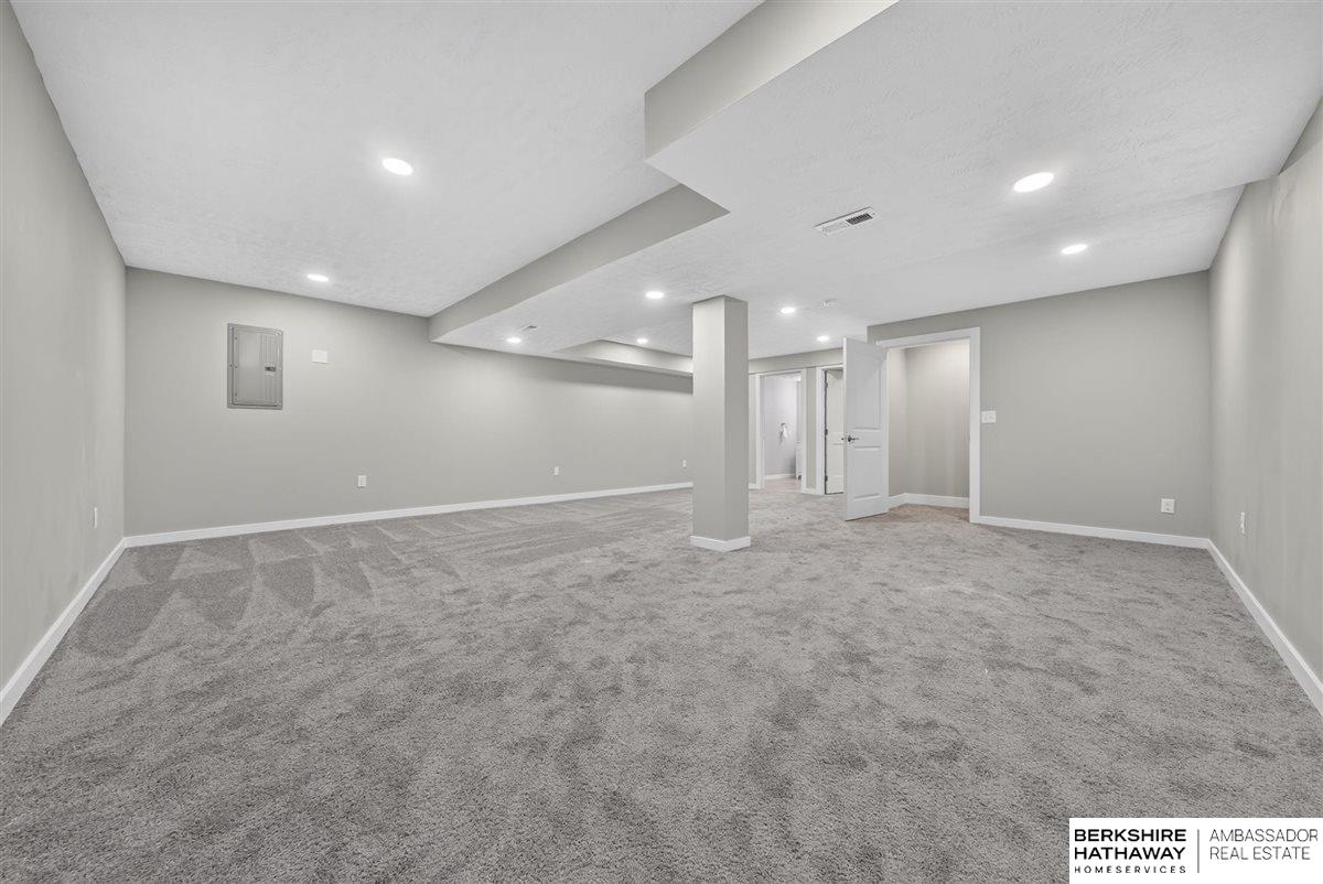 2708 Viking Circle