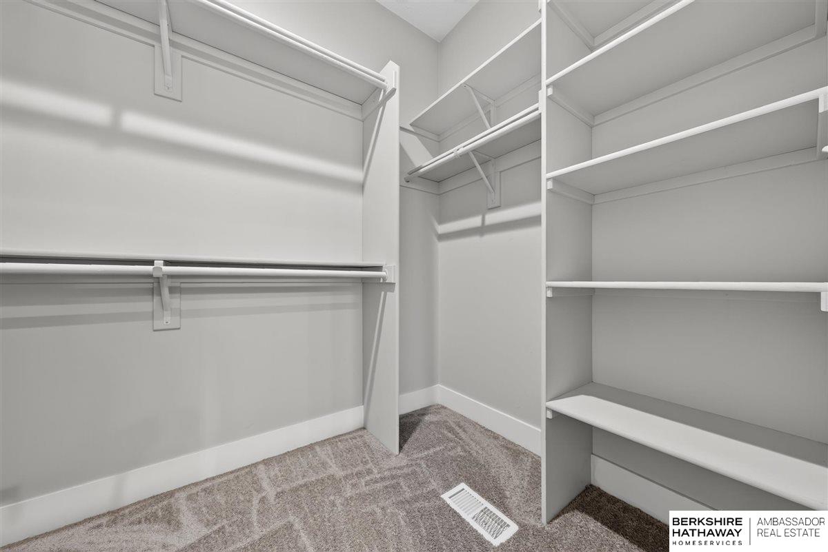 2708 Viking Circle