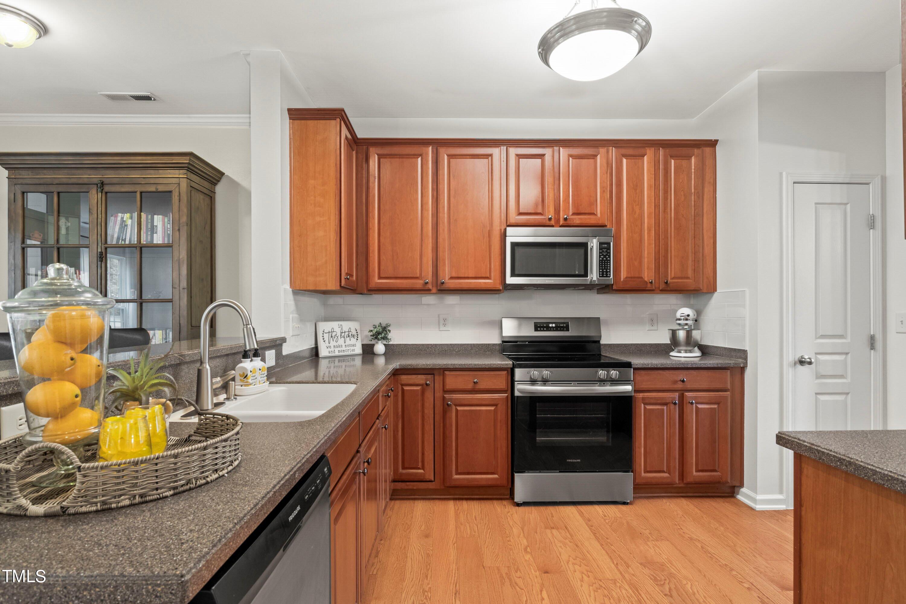 5476 Crescentview Parkway