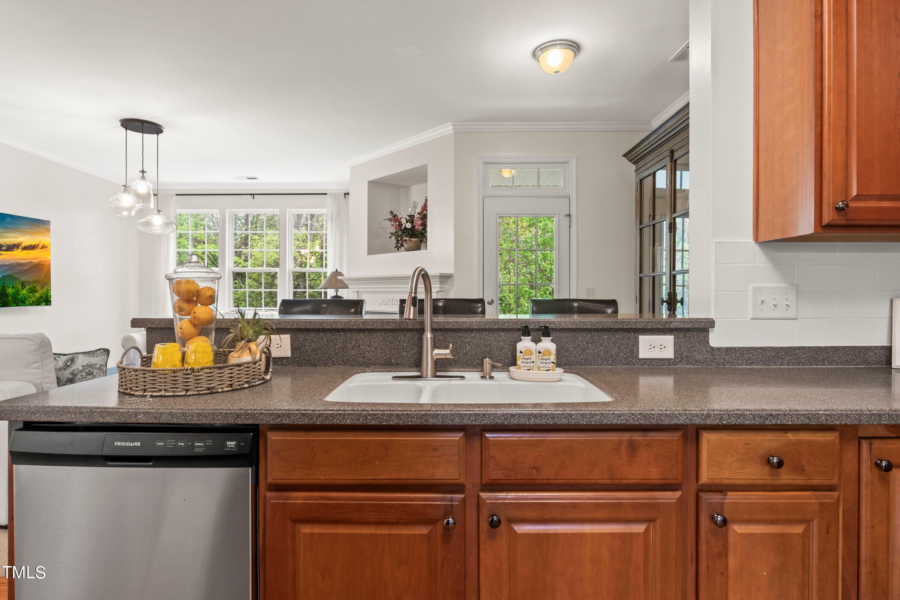 5476 Crescentview Parkway