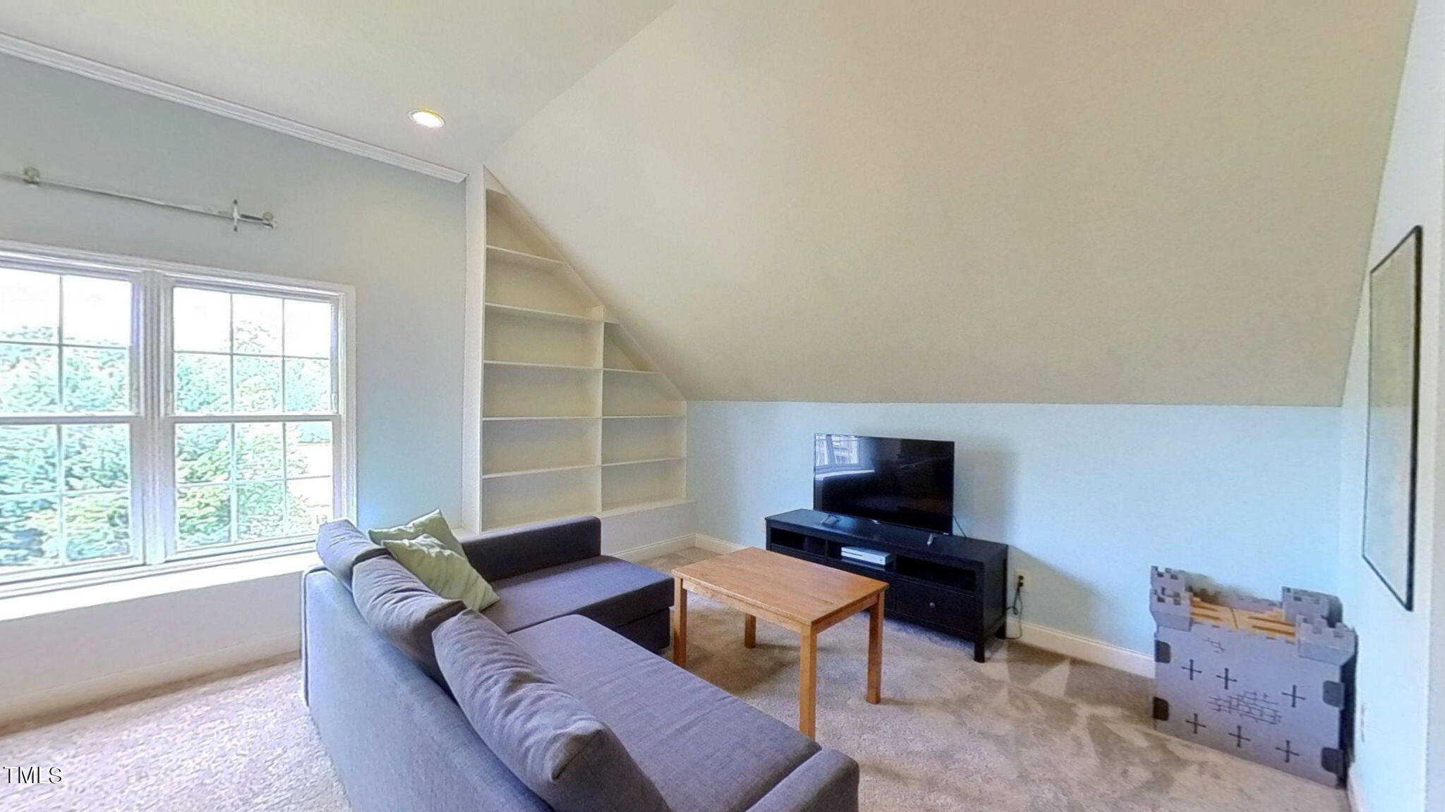 208 Kings Castle Drive