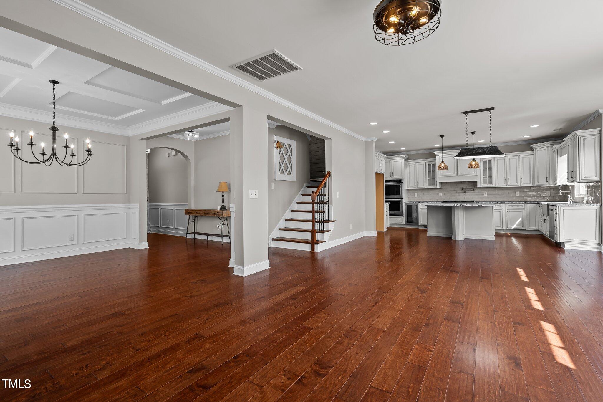 7105 Hinman Lane