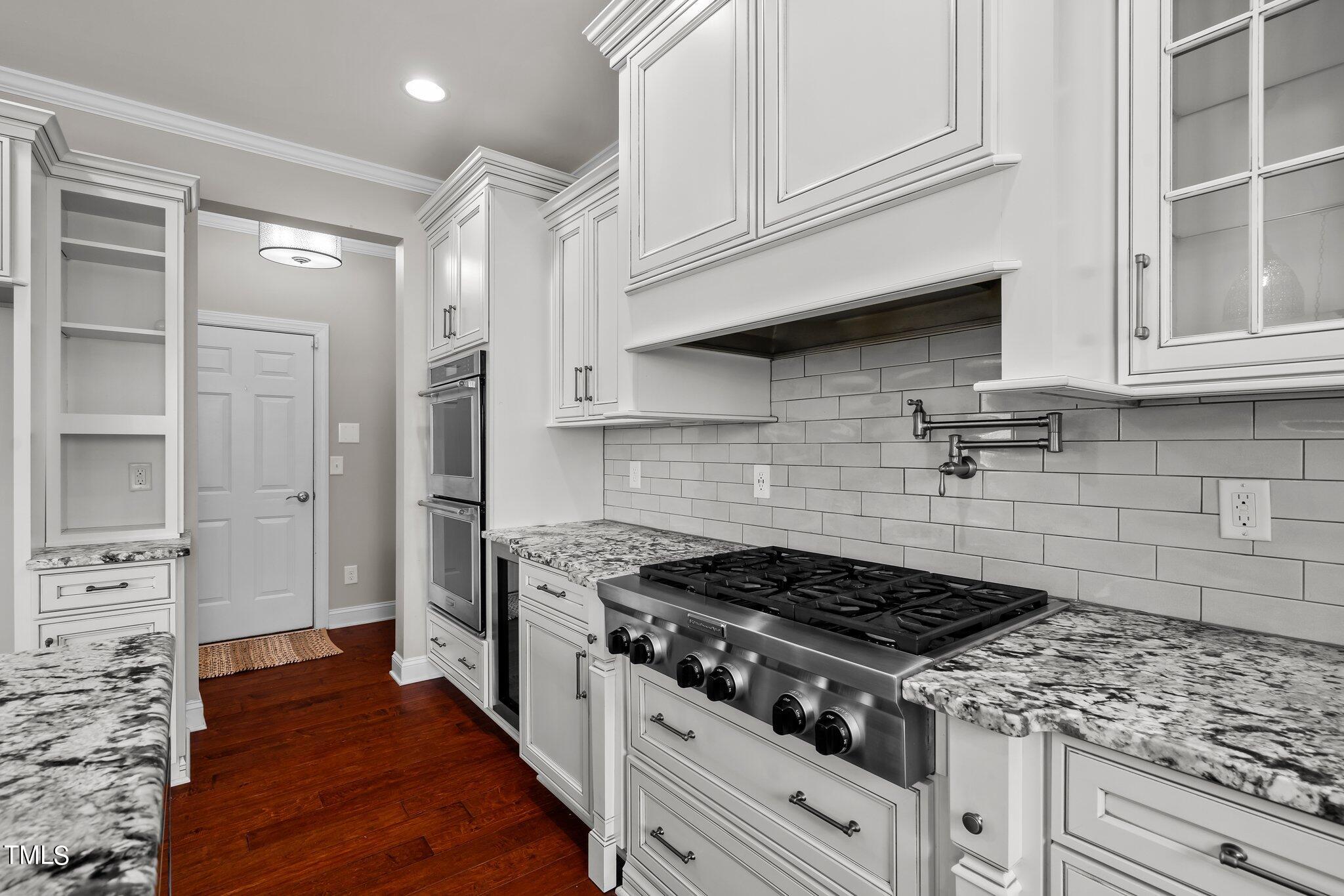 7105 Hinman Lane