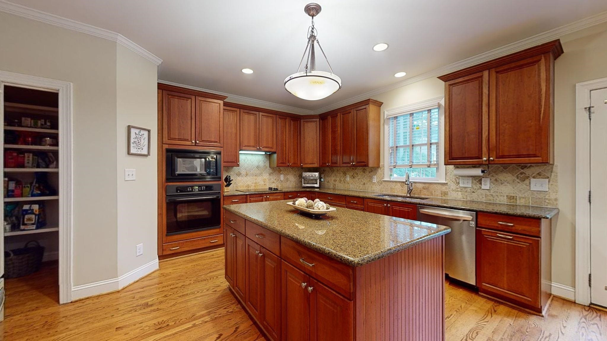 206 Lansbrooke Lane