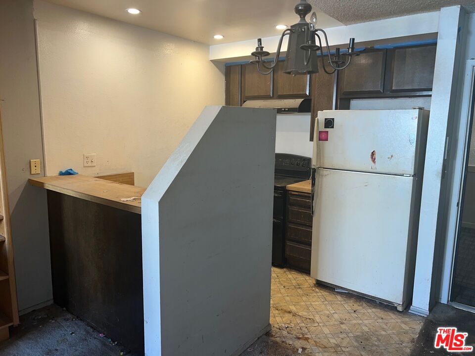 740 N Kings Rd Unit: 325