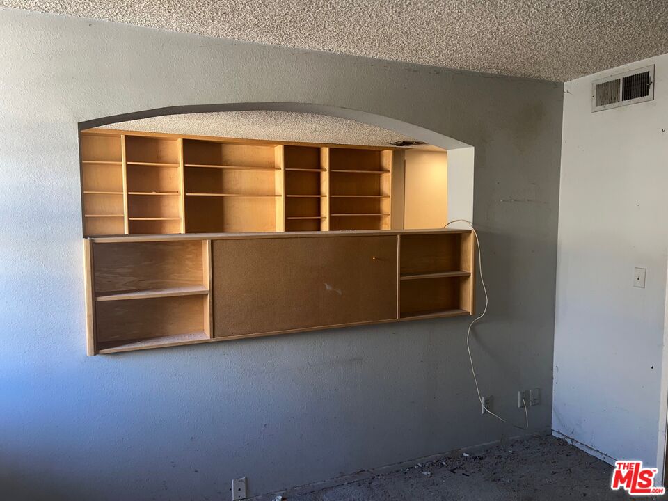 740 N Kings Rd Unit: 325