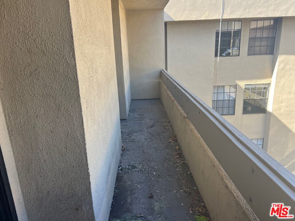 740 N Kings Rd Unit: 325