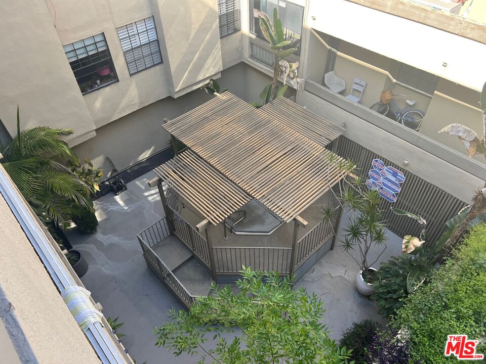 740 N Kings Rd Unit: 325