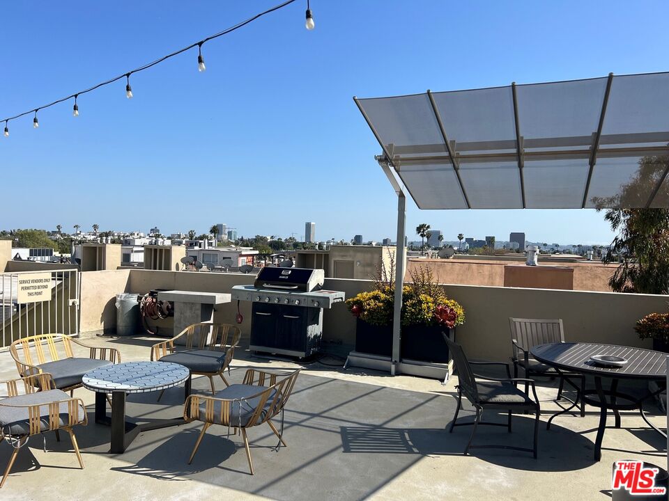 740 N Kings Rd Unit: 325