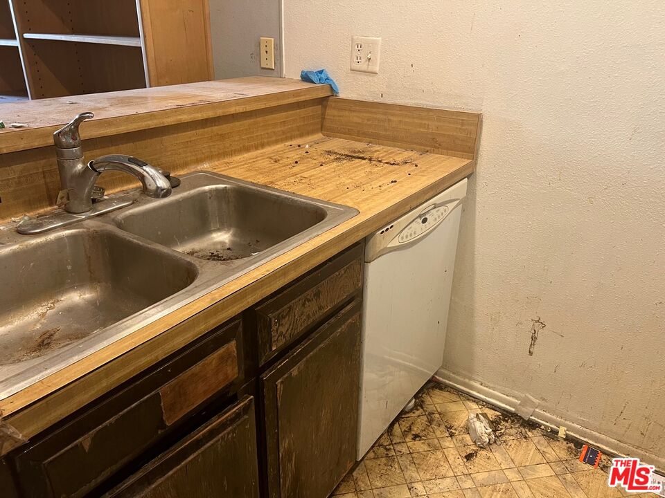 740 N Kings Rd Unit: 325