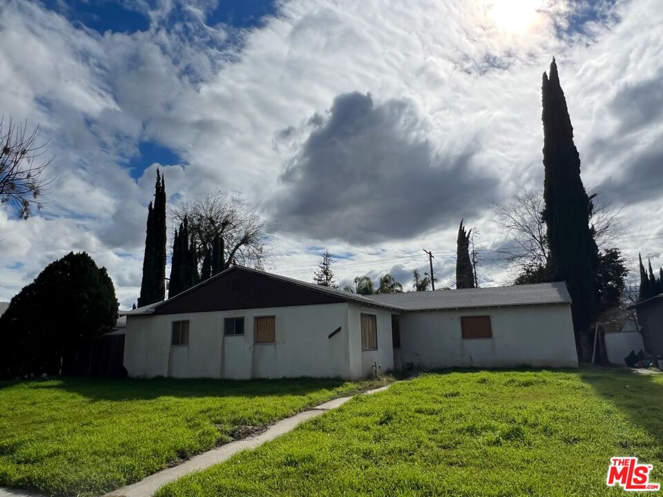 22626 Roscoe Blvd